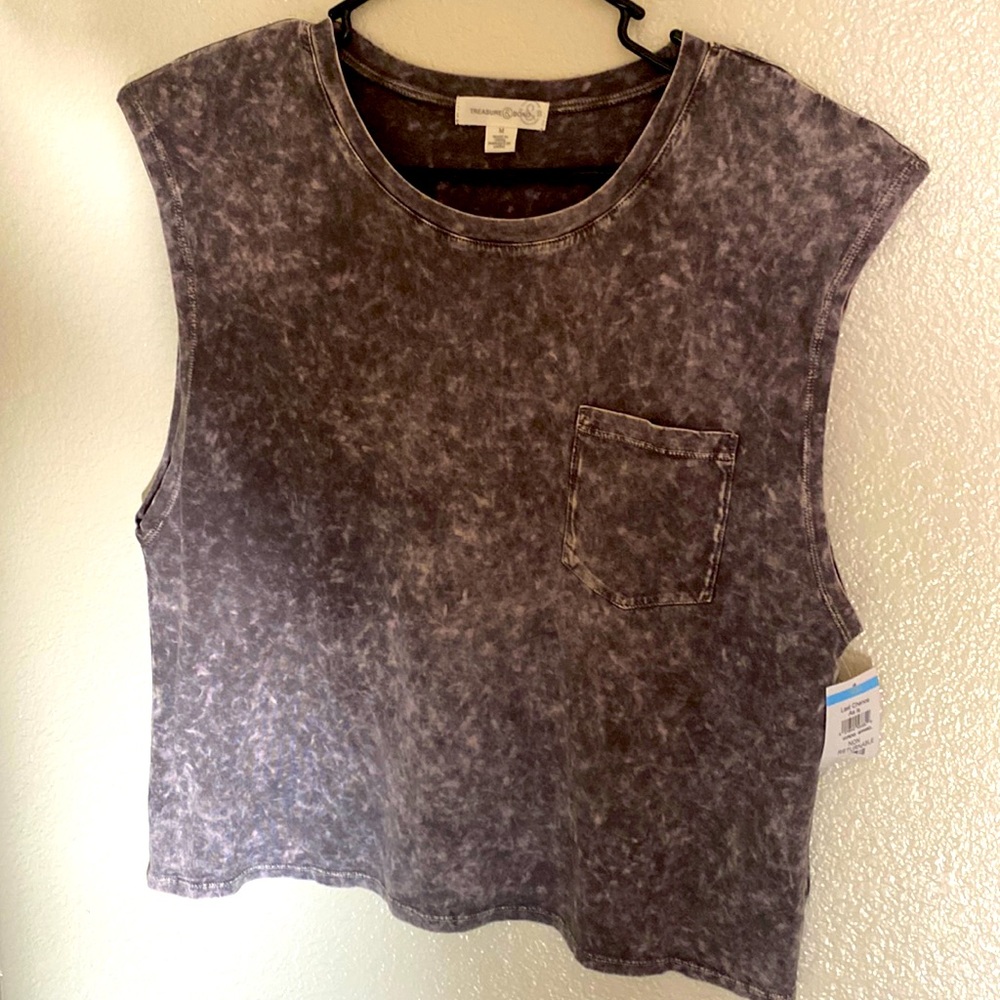 Grey top NWT !  a small hint of pink , sleeveless